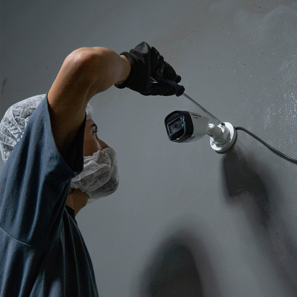 Instalação e manutenção de sistemas de CFTV para segurança e monitoramento 24/7 de sua empresa.